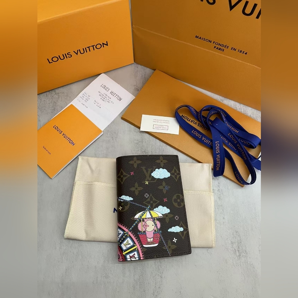 Louis Vuitton Monogram Leather Passport Cover - Picture 3 of 13